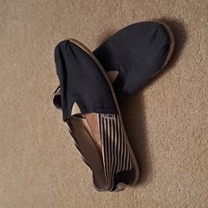 Toms 👞
